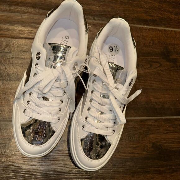 Guess Wgerics2 Women's Tennis Shoes Nwt sz 9.5 - Picture 7 of 16